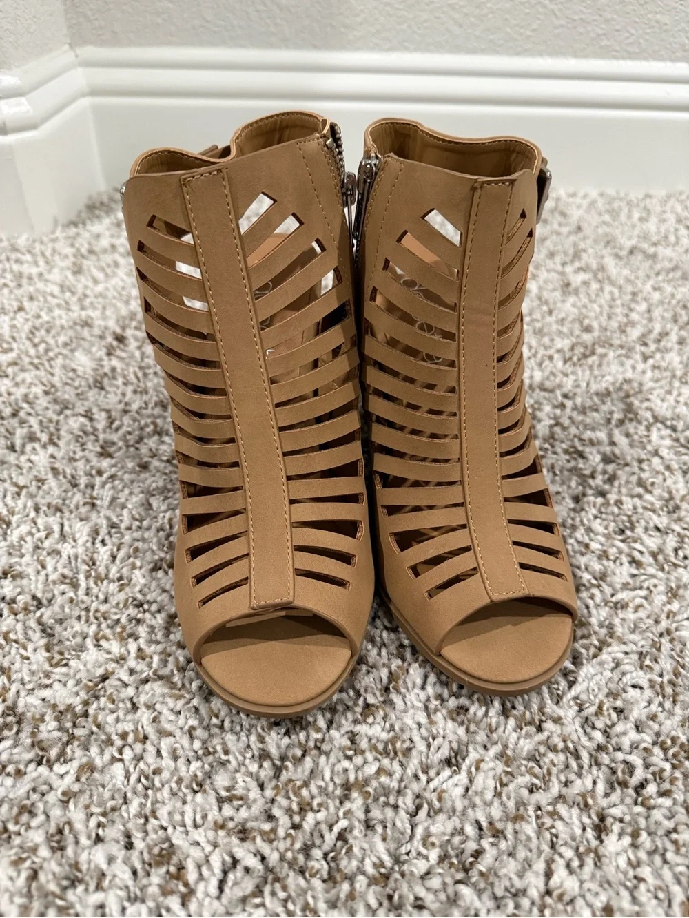 Women’s Cutout Peep-Toe Block Heel Sandals in Tan